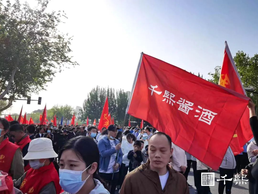 迎春启程，努力奔跑！——千熙酒业燃情助力2023郑开马拉松赛欢乐跑（开封段）(图5)